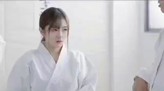美乳高颜值学院派美女酒店大尺度私拍逼逼貌似刮过毛看